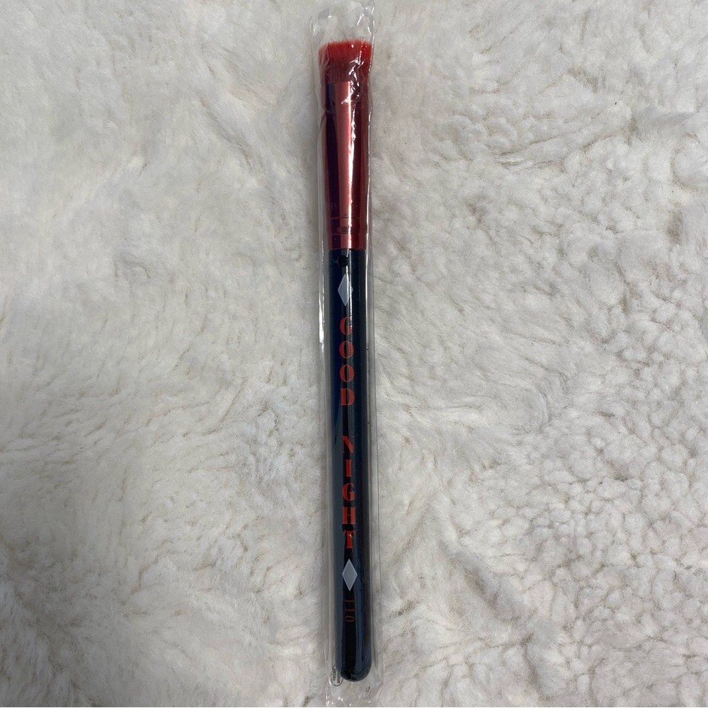 LUXIE Limited Edition Harley Quinn Detail Flat Definer Makeup Brush - Picture 2 of 3